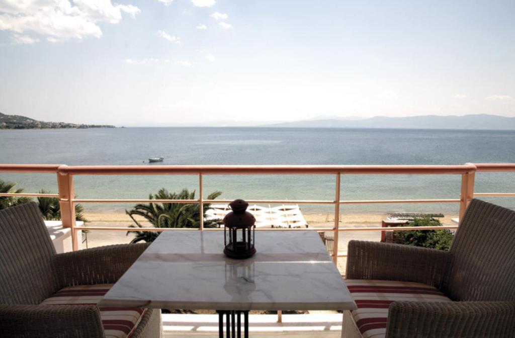לאוטרה אדיפסאו Over Sea Rooms & Villas חדר תמונה